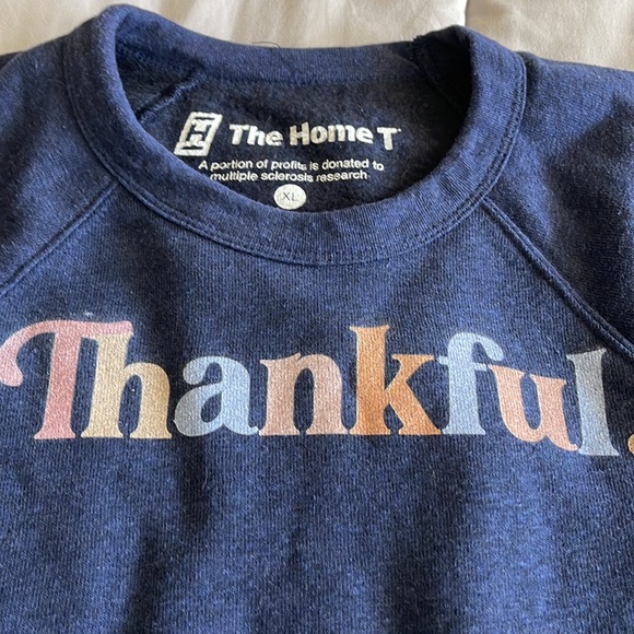NEW! Thankful navy sweatshirt from The Home T - Picture 4 of 4